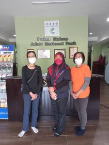 From left to right. Postdoc from this lab Lee Ying Ping (LYP), forest ranger Mrs. Iffa Ismail and assistant to LYP Mrs. Hor Chu Hong. 